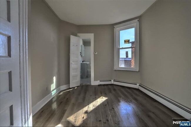 Building Photo - 743 Harrison Ave