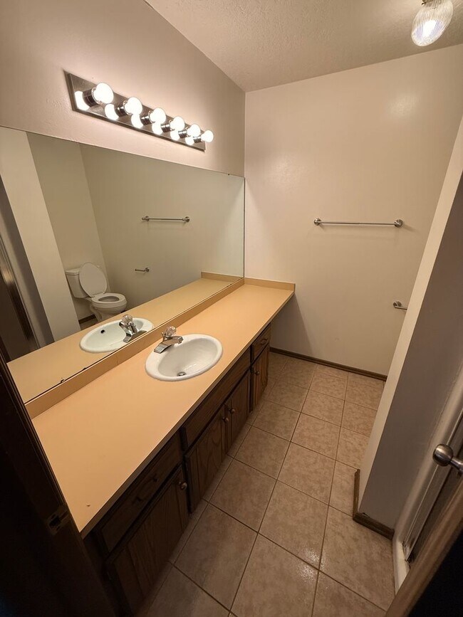 Building Photo - 10213 Shadowridge Dr