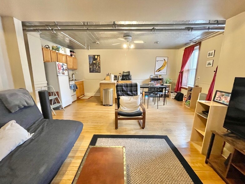 Building Photo - 2334 W Belden Ave