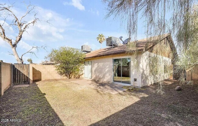 Building Photo - 1401 E El Parque Dr