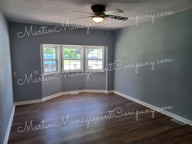 Building Photo - 109 E Clay St