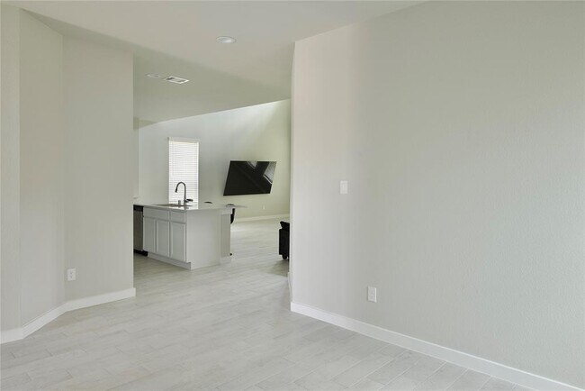 Building Photo - 3207 Tilley Dr
