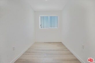 Building Photo - 10918 Camarillo St