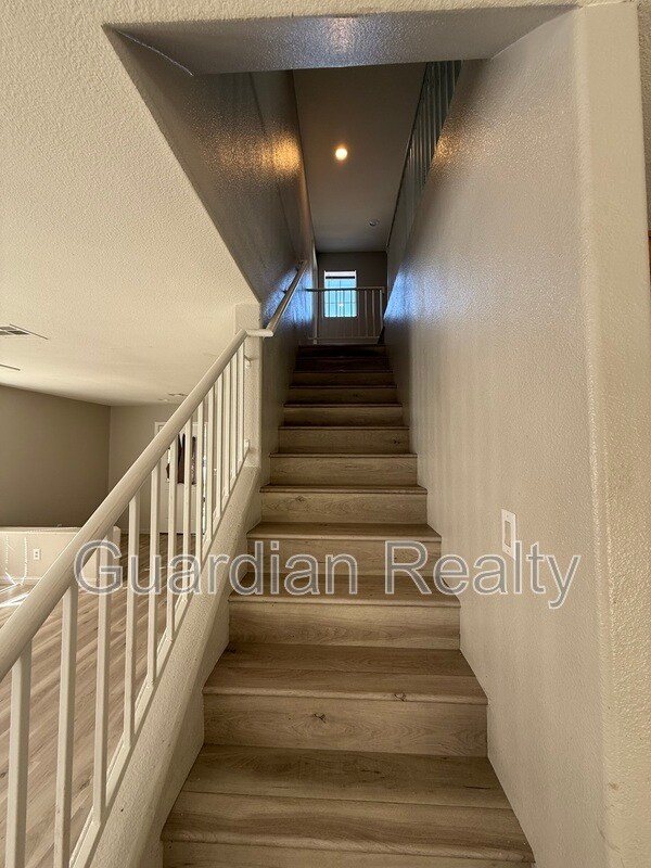 Building Photo - 10467 Lilac Tree Ave