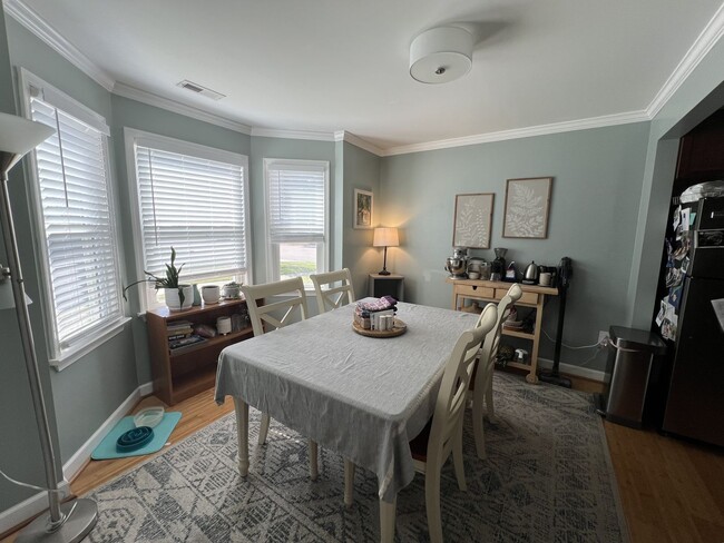 Building Photo - Updated End-Unit Townhouse in York County