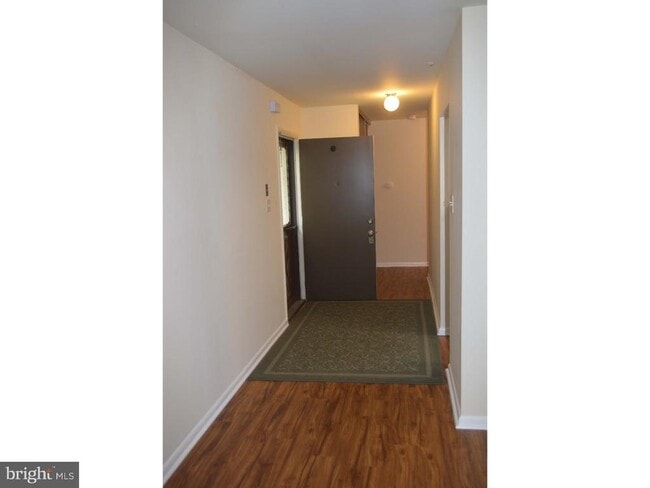 Building Photo - 23A E Daisy Ln