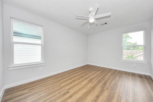 Building Photo - 6617 Bacher St