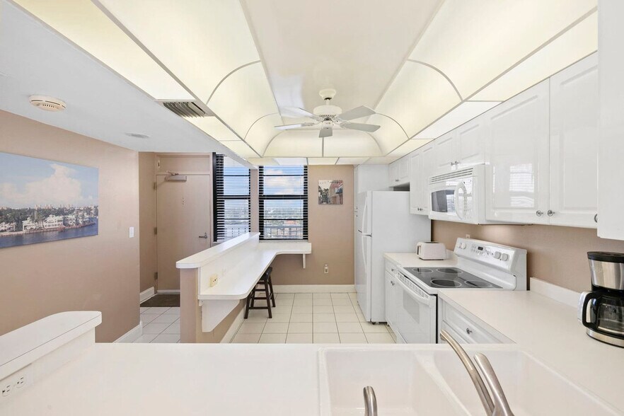 Building Photo - 440 Seaview Ct