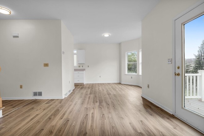 Building Photo - Charming 3BR Northampton Home – Cozy Livin...