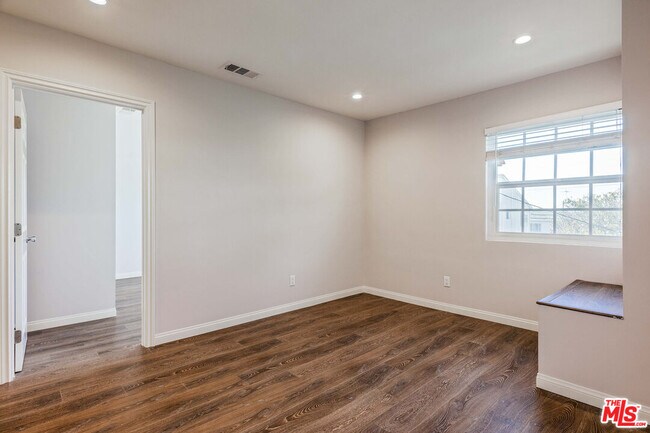 Building Photo - 1112 Ocean Park Blvd