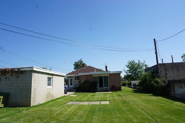 Building Photo - Great Home In Downtown Bountiful