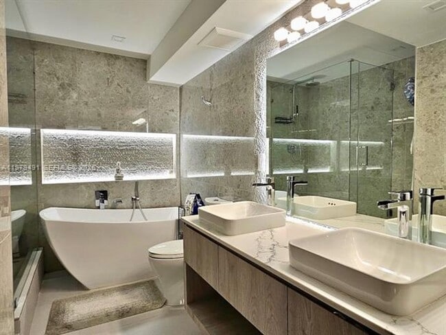 Building Photo - 900 Bay Dr