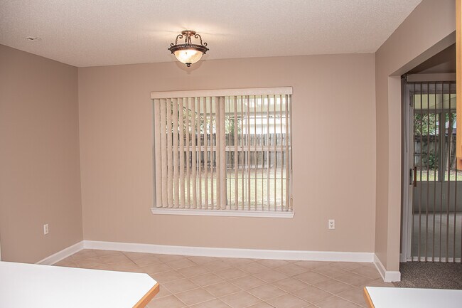 Building Photo - 522 Risen Star Dr