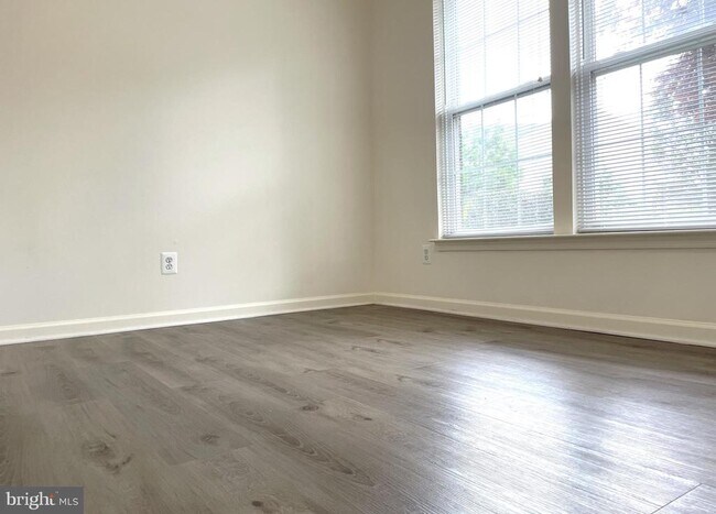 Building Photo - 2540 Banshire Dr