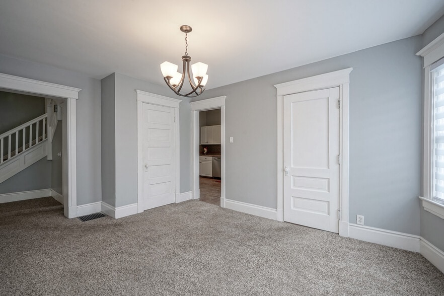 Dining room - 17 N Randolph St