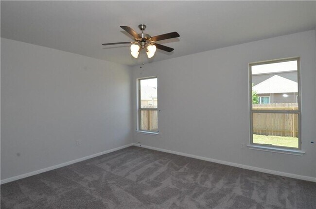 Building Photo - Great location in a quiet neighborhood! Pet Friendly!