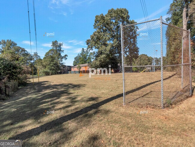 Building Photo - 3083 Colonial Way