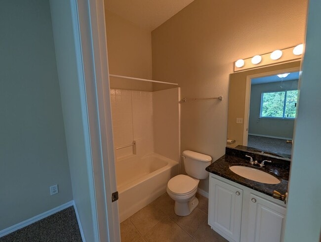 Building Photo - Spacious 2 Bed, 2.5 Bath Townhome in Gated...