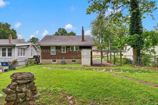 Building Photo - 9006 Baroda Ave