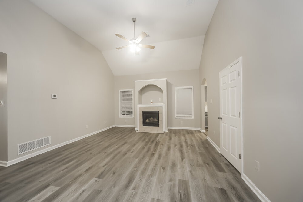 Building Photo - 6164 Kingsview Dr