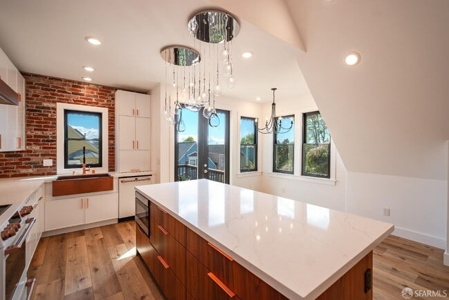 Building Photo - 60 Carmelita St