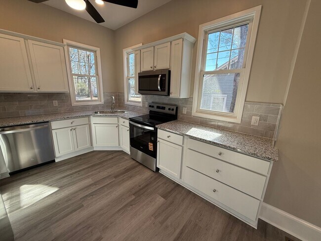 Building Photo - 4 Bedroom Fully Remodeled House Located in Five Points!