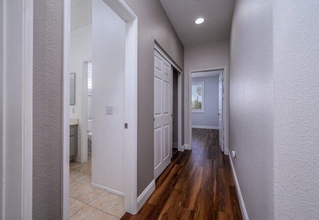 Building Photo - 35797 Rosedown Ln