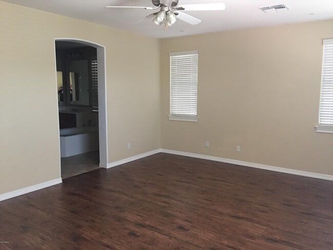 Building Photo - 1150 W Silver Creek Rd