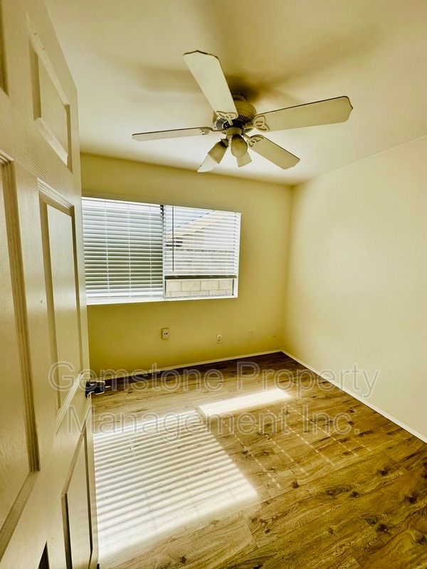 Building Photo - 5233 Countryside Dr