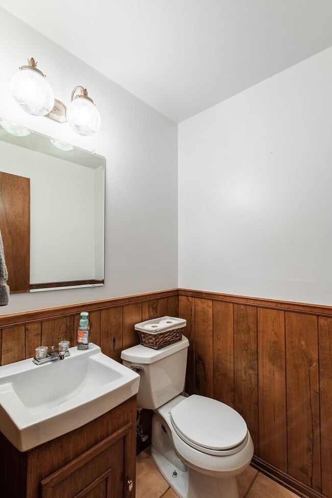 Building Photo - 3 Bed 2.5 Bath in Overland Park Nall Hills