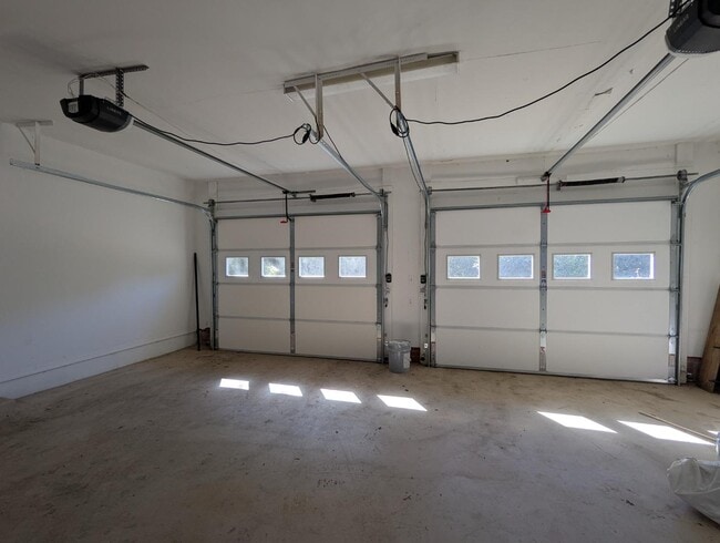 Building Photo - 3930 Yarbrough Ave