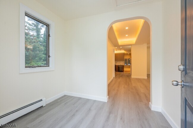 Building Photo - 58 Zeliff Ave