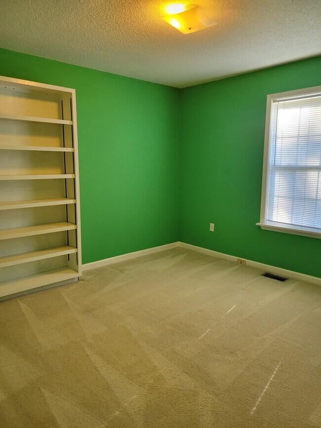 Building Photo - 71 Crest Cir