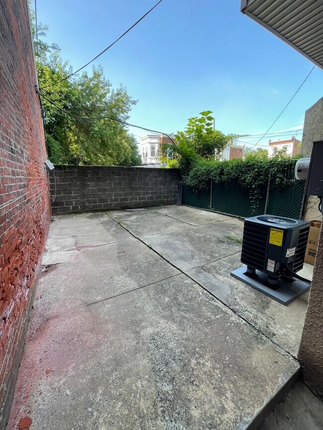 Building Photo - 1432 W Venango St