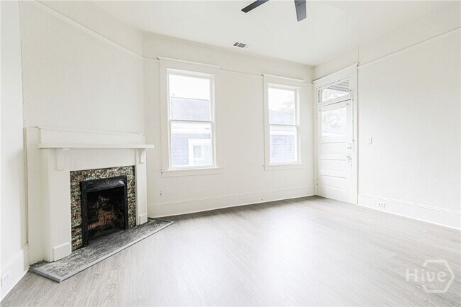 Building Photo - 316 W 40th St