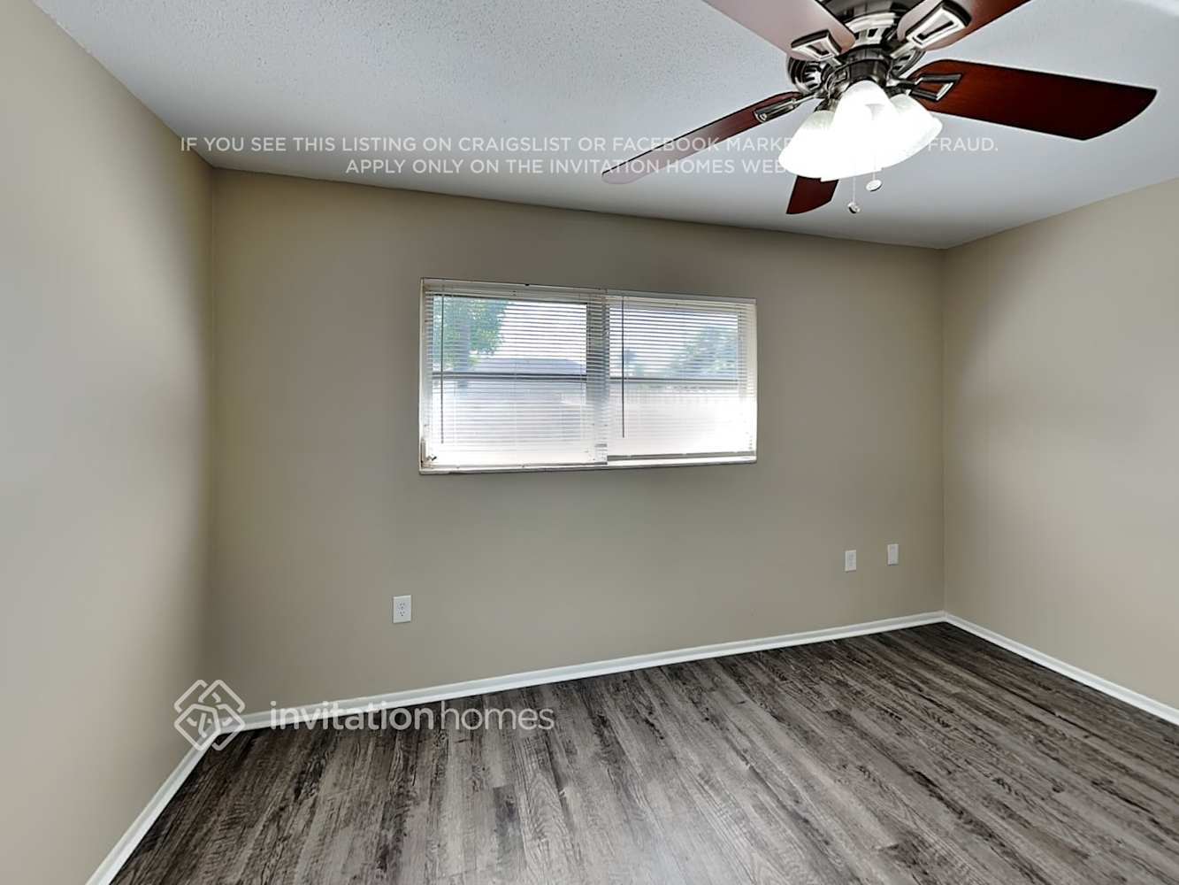 Building Photo - 3800 Pin Oaks St
