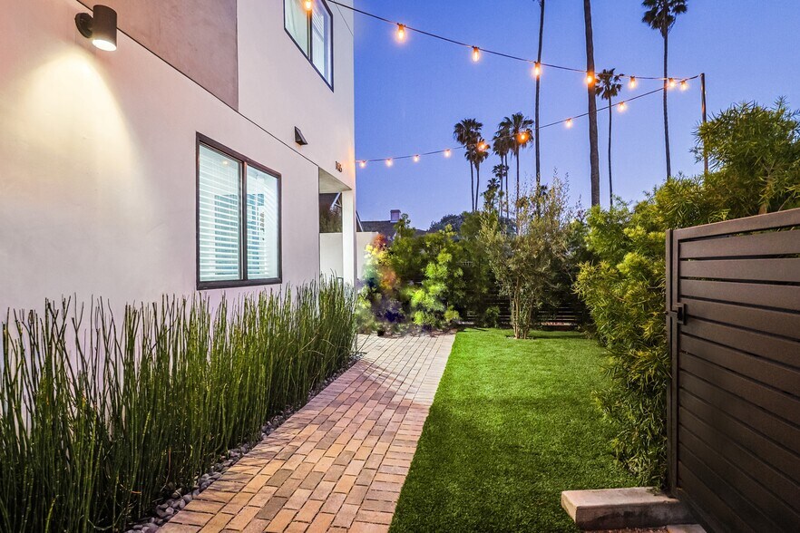 Building Photo - 1416 S Orange Dr