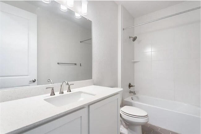 Full Bath - 8204 Skytex St