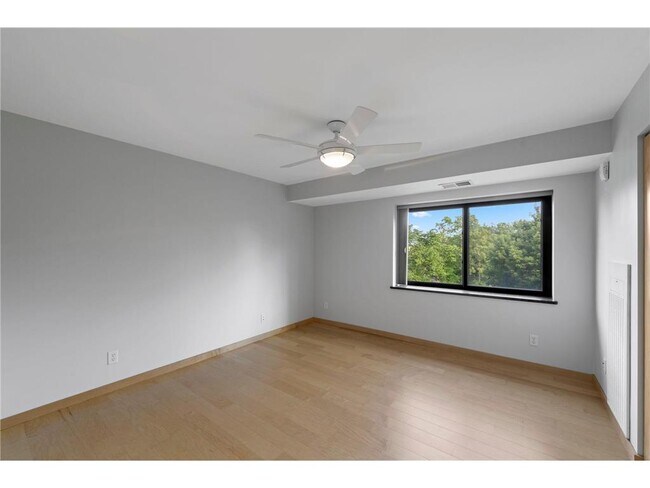 Building Photo - 2885 Knox Ave S