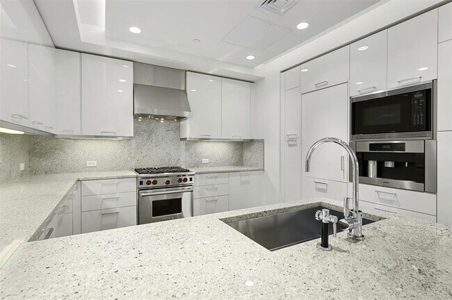 Building Photo - 200 N Congress Ave