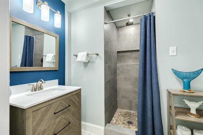 Building Photo - 16614 Bermuda Way