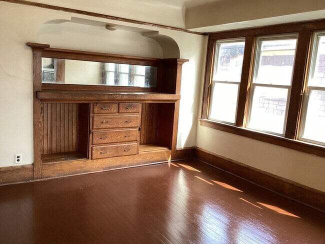 Building Photo - 3730-3732-3732 W Roberts St