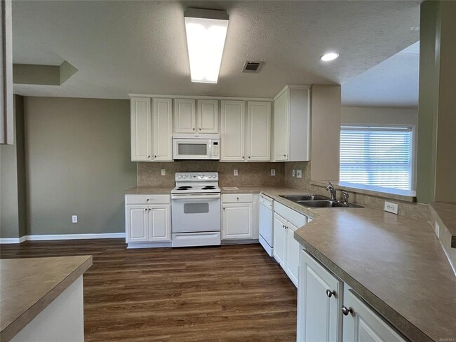 Building Photo - 8901 Ashland Park Pl