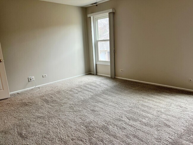 Building Photo - 240 Southwick Ct