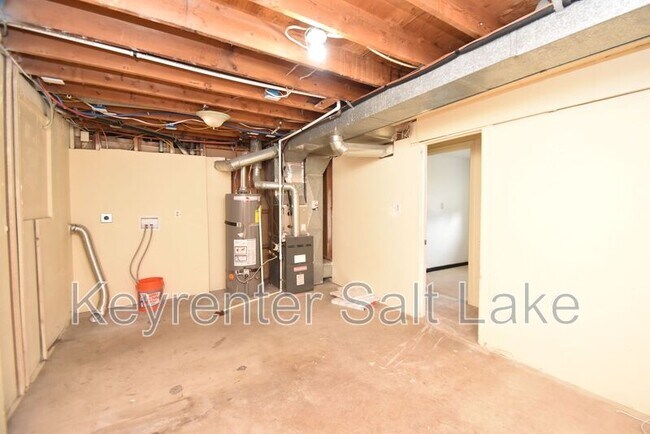 Building Photo - 9408 Turnpike Ln