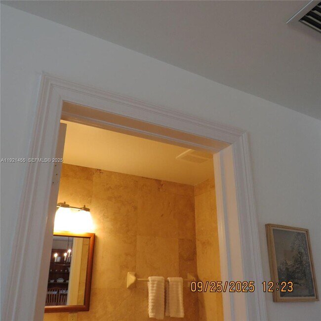 Building Photo - 404 S Beach Rd