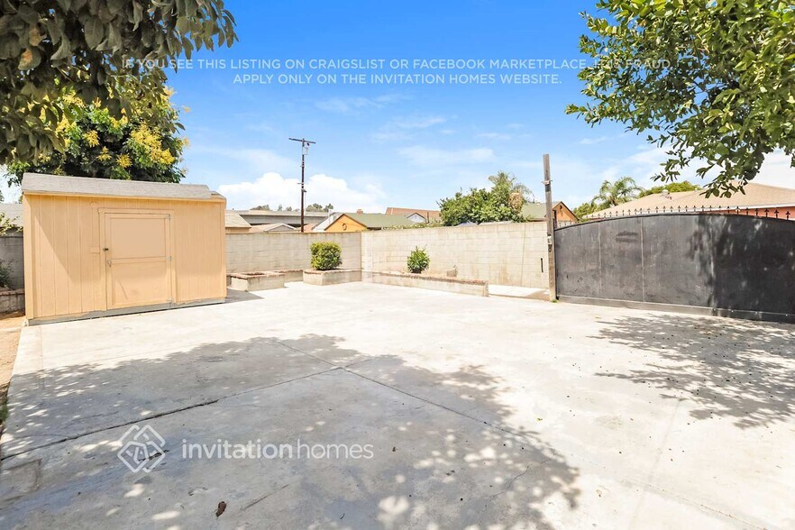 Building Photo - 10821 Rosecrans Ave