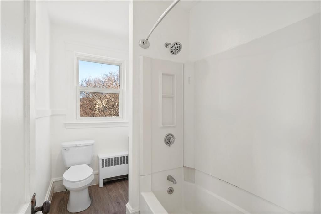 Building Photo - 19 Vale St