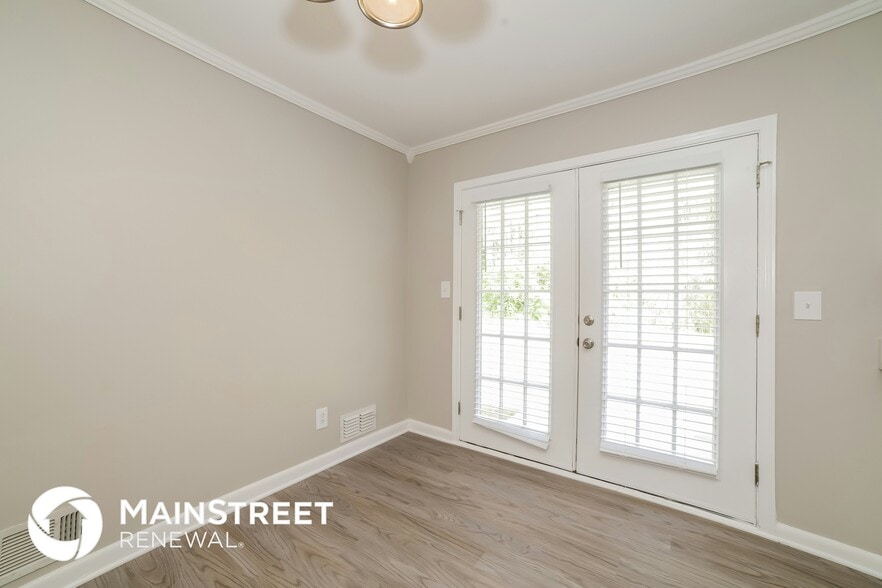 Building Photo - 3553 Highwood Dr SW