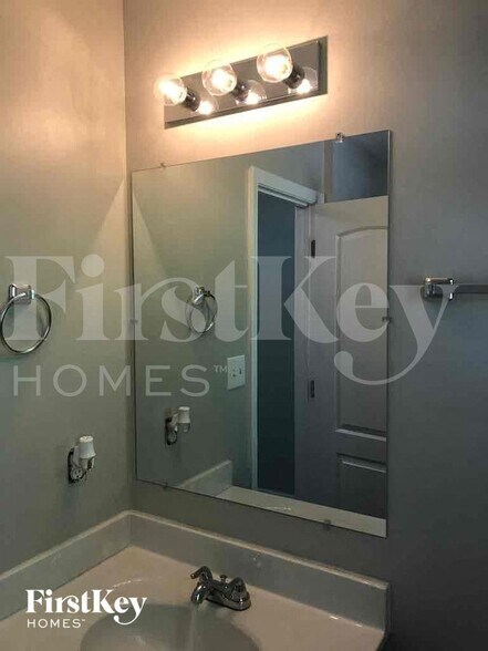 Building Photo - 232 Morning Dew Dr